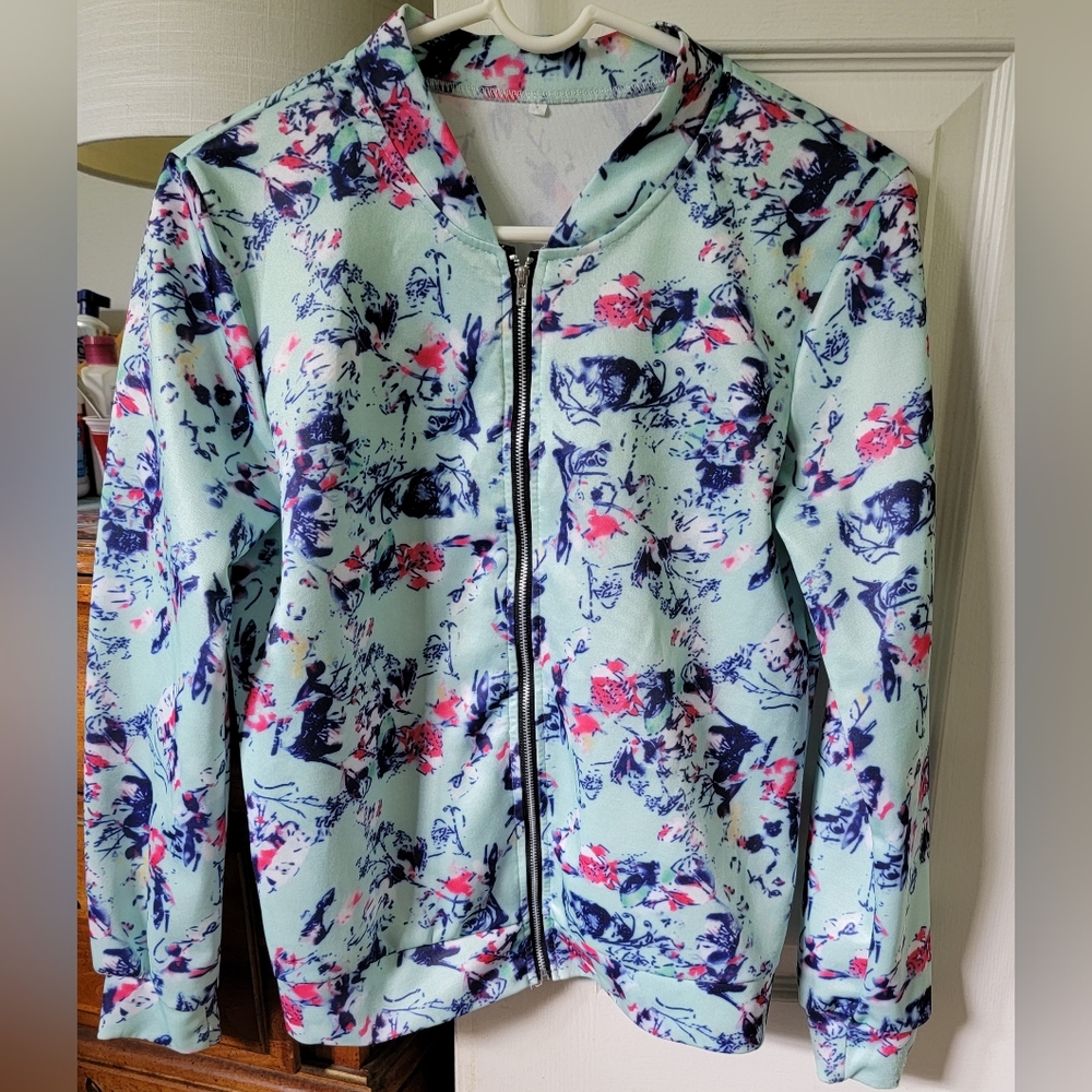 2 lightweight,stretch floral zipped jackets